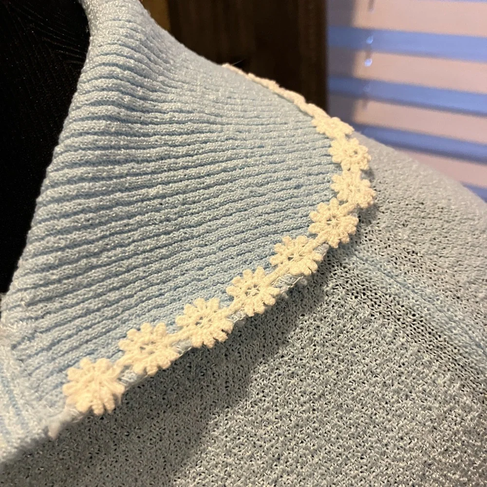 VINTAGE USA 🇺🇸 ILGWU Union Talbott Dacron Blue Cardigan Flower Trim 60s Sz 36 - Picture 6 of 8